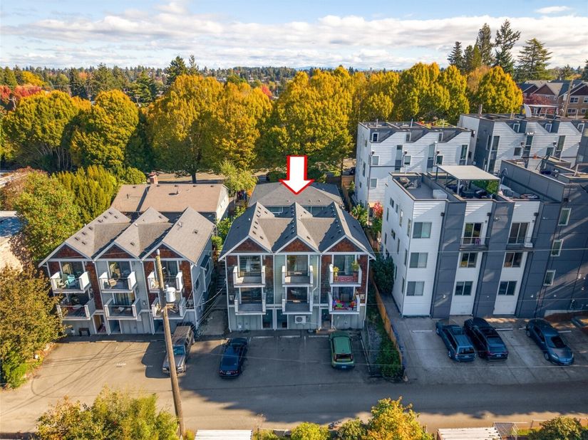9243 35th Ave SW B, Seattle WA 98126