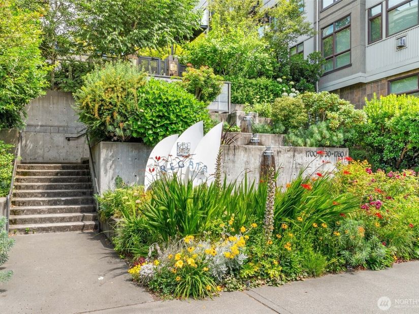 1700 N Northlake Way 105, Seattle WA 98103