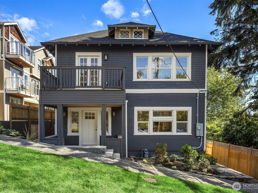 1307 W Boston Street, Seattle WA 98119