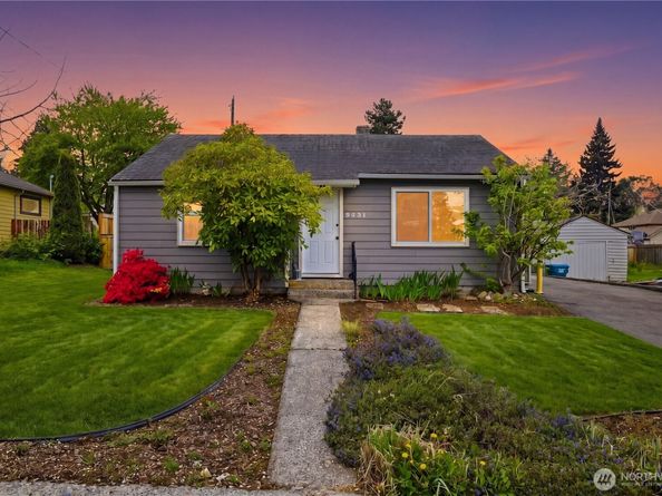 9831 33rd Avenue SW, Seattle WA 98126
