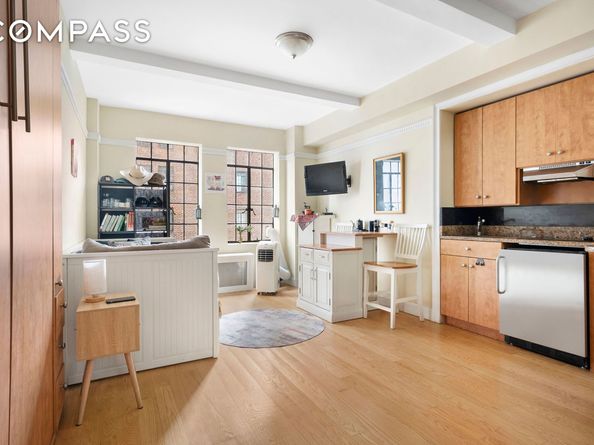 25 Tudor City Place 922, New York NY 10017