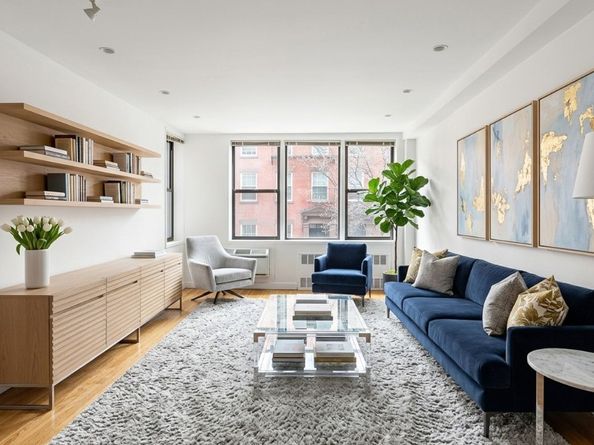 211 East 18th Street 2P, New York NY 10003