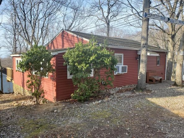 15 E Way Path, Baiting Hollow NY 11933
