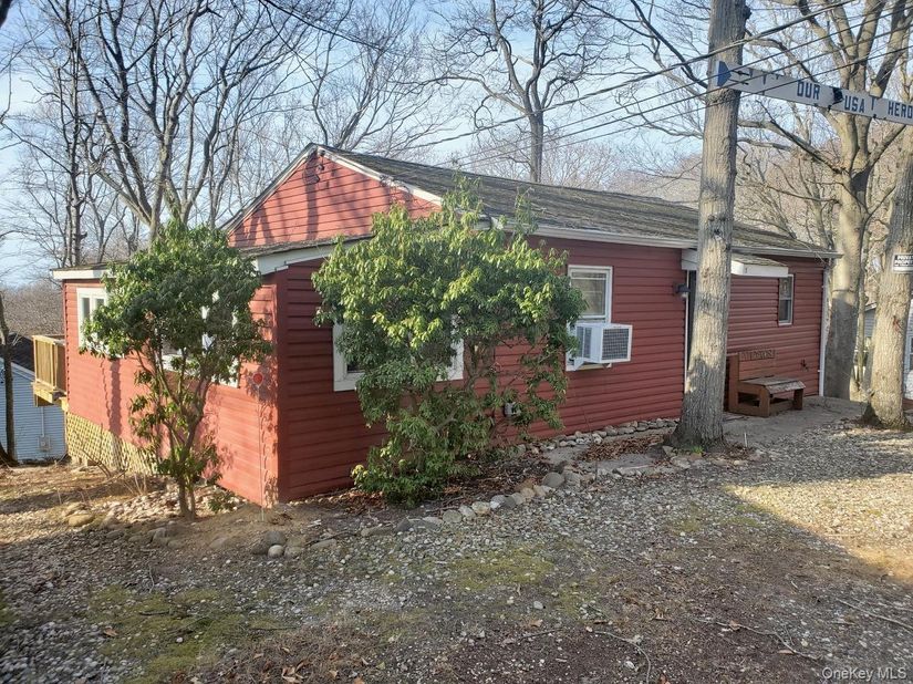 15 E Way Path, Baiting Hollow NY 11933