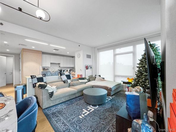 13327 39th Avenue 5Q, Flushing NY 11354