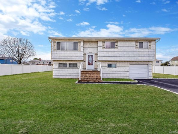 42 Centerwood Street, West Babylon NY 11704