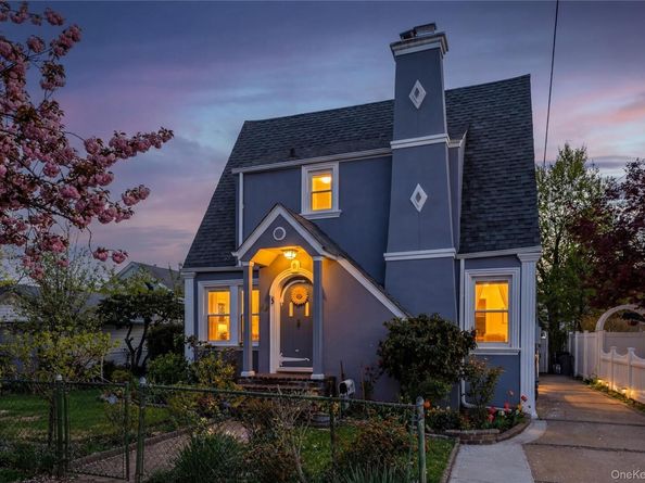 154 E Dean Street, Freeport NY 11520