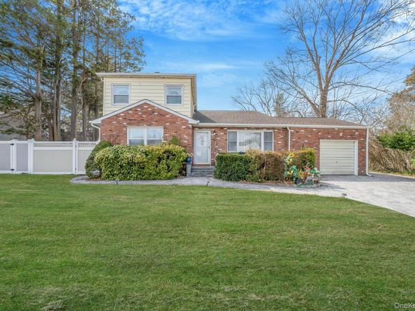 344 Woods Road, North Babylon NY 11703