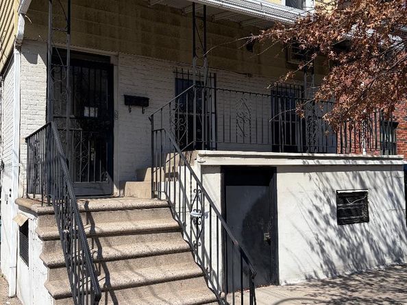 23-84 33rd, Astoria NY 11105