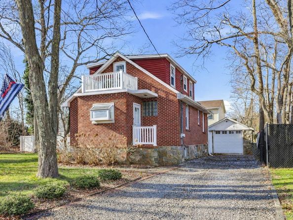 36 Columbine Road, Rocky Point NY 11778