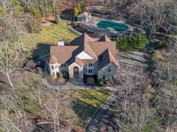 7 Pitch Pine Court, Northport NY 11768