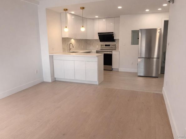 52-16 Roosevelt Avenue 2C, Woodside NY 11377