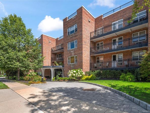 25 Chapel Place 2L, Great Neck NY 11021