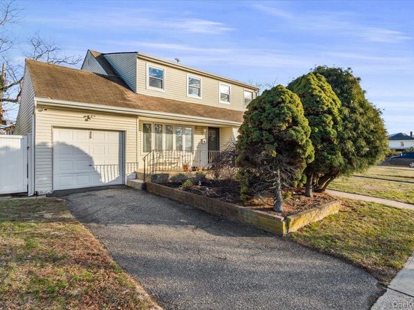 25 Ford Drive W, Massapequa NY 11758