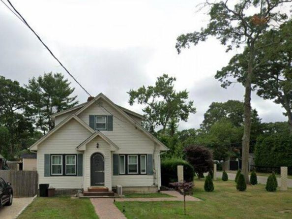 8 Stephen Street, Farmingville NY 11738