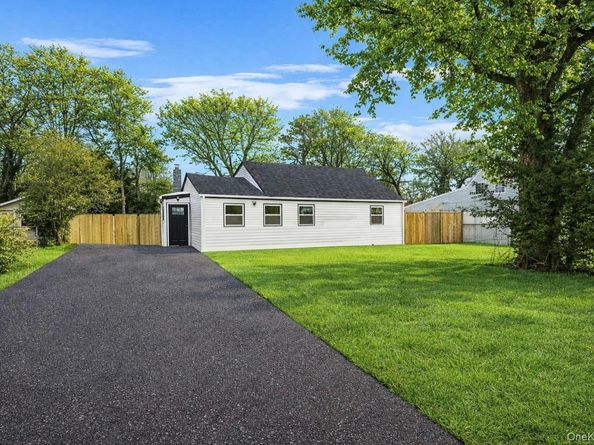 10 Linda Lane, Central Islip NY 11722