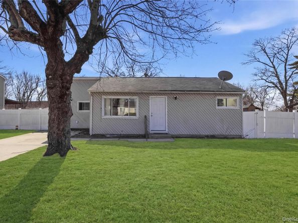 17 Cedar Street, Central Islip NY 11722