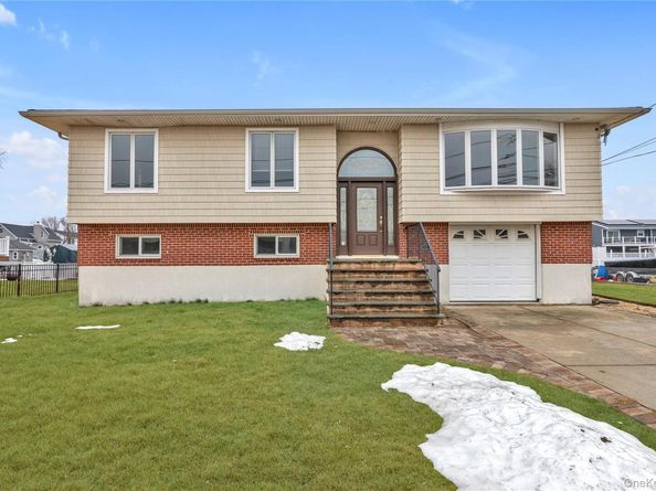 2666 Peconic Avenue, Seaford NY 11783