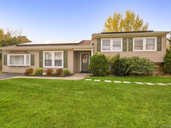 26 Grand Canyon Lane, Coram NY 11727