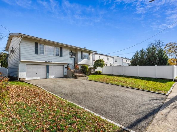 647 Seamans Neck Road, Seaford NY 11783