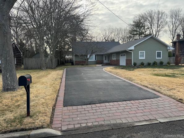 43 W Shore Road, Oakdale NY 11769