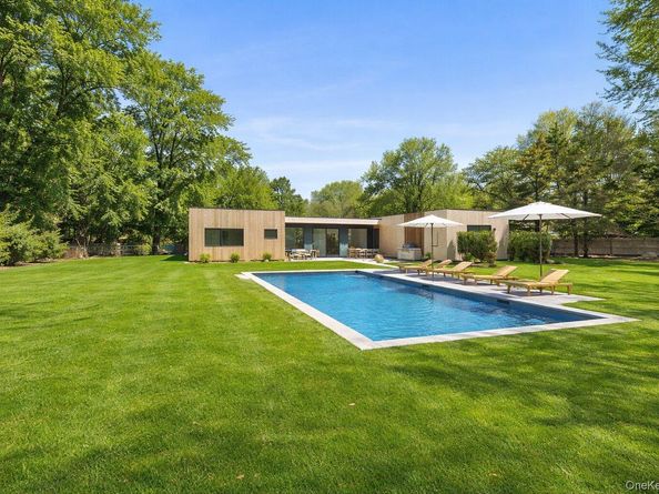 32 School Street, East Hampton NY 11937