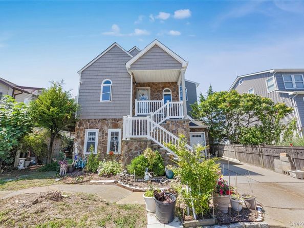 729 S 9th Street, Lindenhurst NY 11757