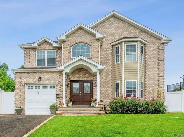 45 Meeting Lane, Hicksville NY 11801