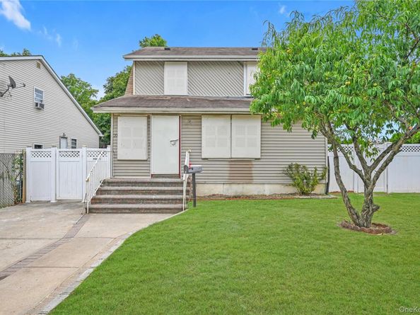 20 E Roosevelt Avenue, Roosevelt NY 11575