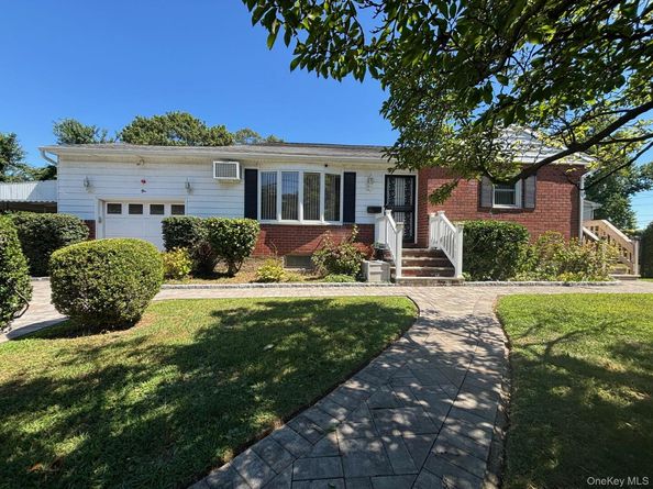 10 13th Avenue, West Babylon NY 11704