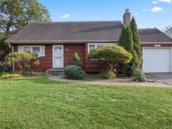 11 Glenwood Road, Glen Head NY 11545