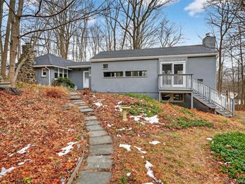 98 Mount Airy Road S
