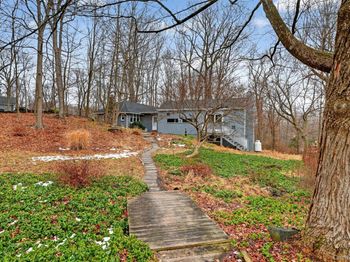 98 Mount Airy Road S