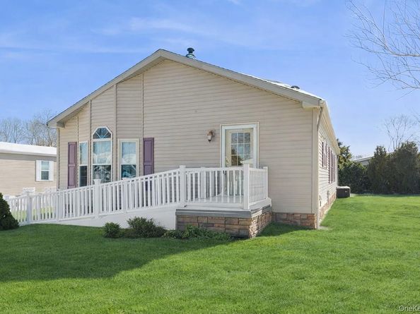 1661 Old Country Road 353, Riverhead NY 11901