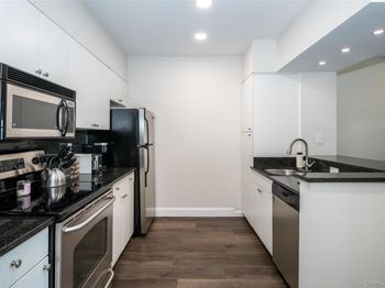 100 New Roc City Place