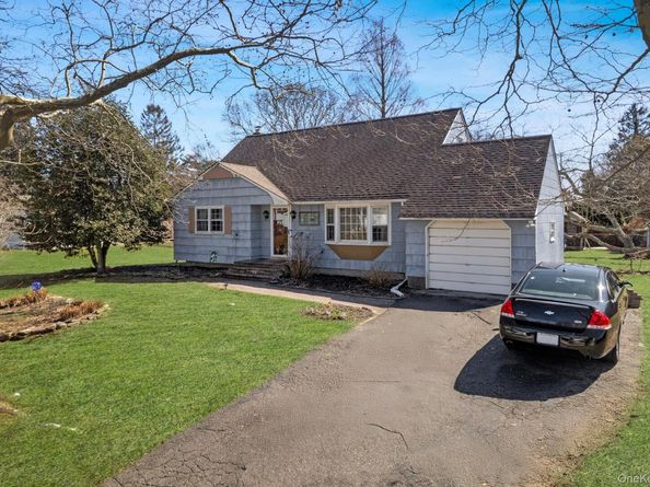 8 Beverly Lane, East Moriches NY 11940