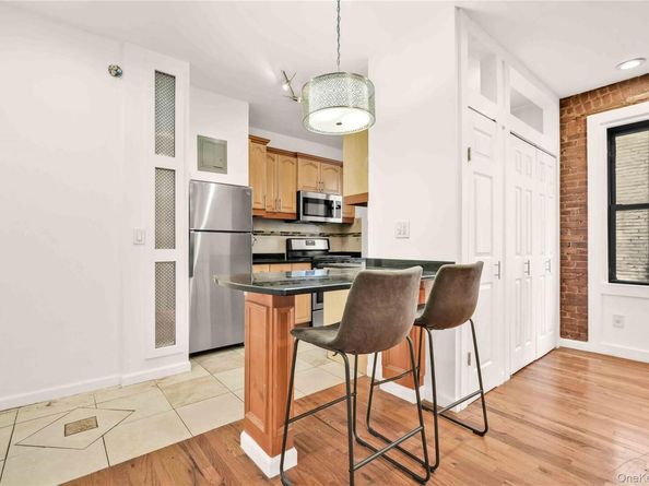 21-28 35th 2A, Astoria NY 11105