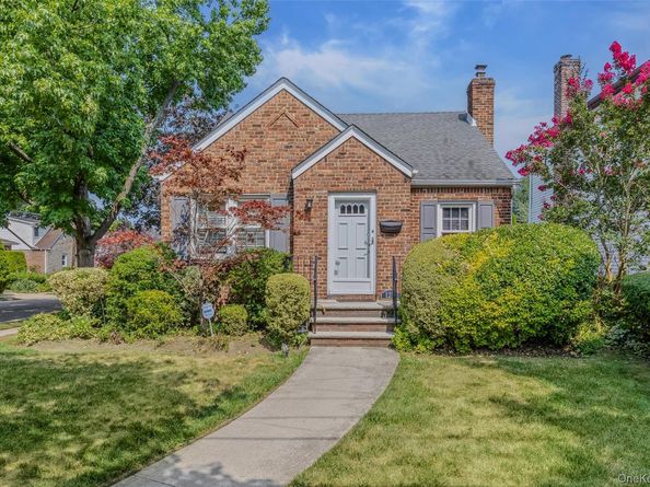 1218 Terrace Boulevard, New Hyde Park NY 11040