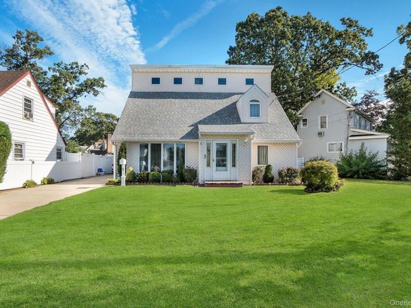 9 Pine Lane, Valley Stream NY 11581