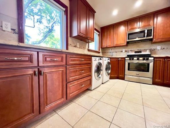 216-37 68 Avenue 2, Oakland Gardens NY 11364