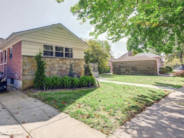 71-27 172nd Street, Fresh Meadows NY 11365