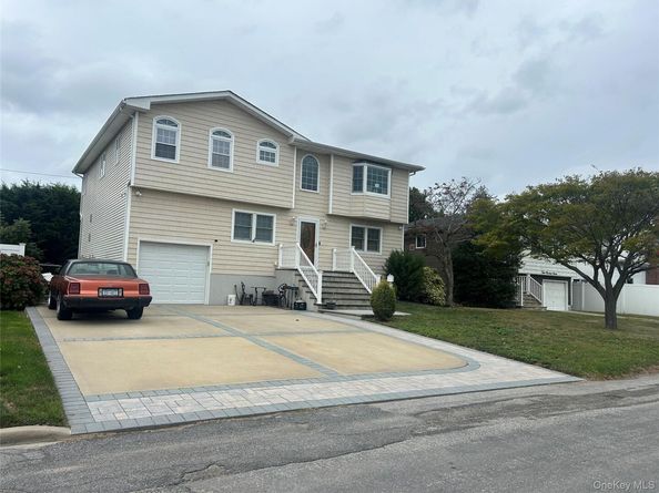 311 Riviera Parkway, Lindenhurst NY 11757