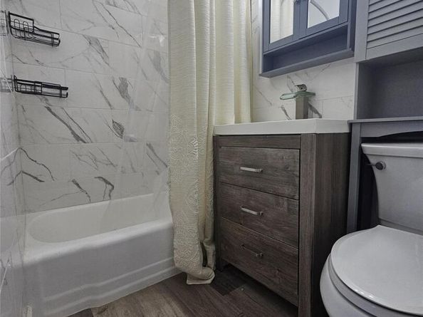 34-43 60 Street unit 1k, Woodside NY 11377