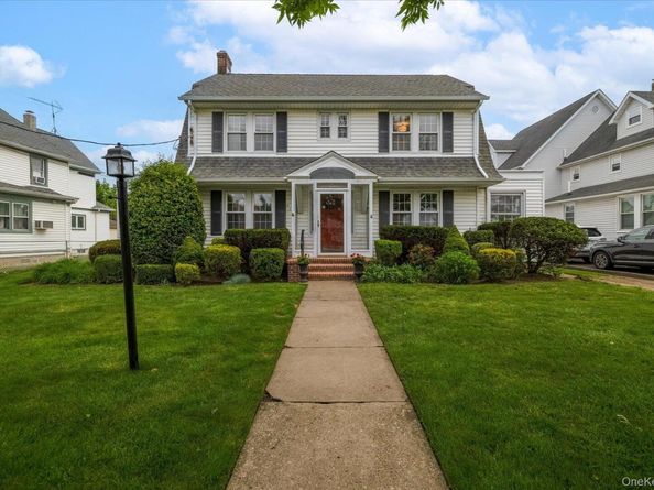 215 Lakeview Avenue, Rockville Centre NY 11570