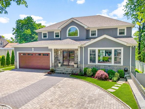 17 Clover Place, New Rochelle NY 10805