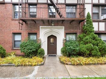 7 Greenridge Avenue