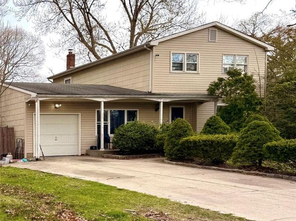 13 Hampton Avenue, Mastic NY 11950
