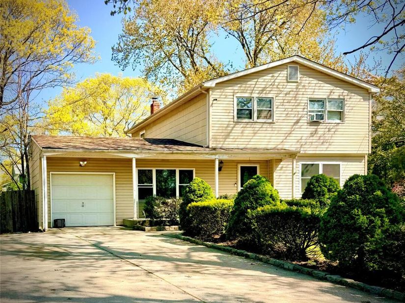 13 Hampton Avenue, Mastic NY 11950