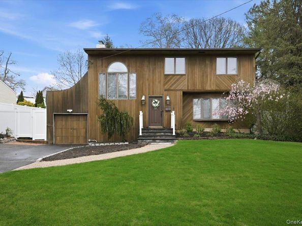 9 Adrian Drive, Ronkonkoma NY 11779