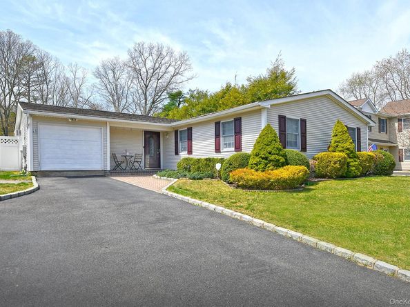 186 11th Avenue, Holtsville NY 11742